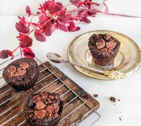 Soft & Fluffy Vegan Banana Muffins With Chunky Chocolate