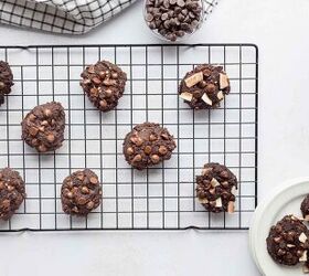 fudgy banana chocolate cookies soft easy banana cookies recipe, fudgy banana chocolate cookies cooling on cooling rack