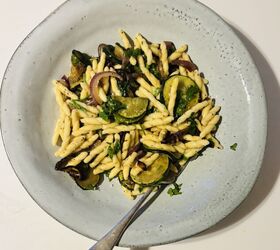 Cacio E Pepe Trofie Pasta With Pan-Fried Courgette & Red Onion