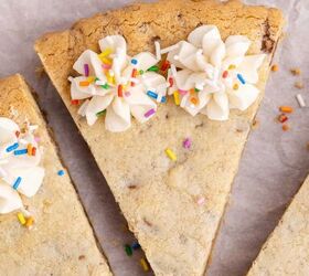 giant chocolate chip cookie cake bakery style easy to make, Chocolate chip cookie cake from above
