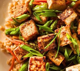 tofu stir fry easy crispy tofu stir fry recipe, Close up image of Tofu Stir Fry over a bed of rice