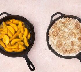 easy 3 ingredient peach dump cake in a cast iron skillet, Arranging the peaches in the bottom of the skillet and covering them with syrup cake mix and a sprinkle of cinnamon