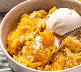 easy 3 ingredient peach dump cake in a cast iron skillet, A bowl of warm peach dump cake topped with vanilla ice cream