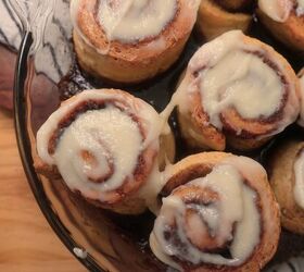 cottage cheese cinnamon rolls high protein cinnamon rolls, Frosted cottage cheese cinnamon rolls in a baking dish