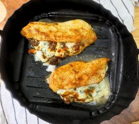 air fryer stuffed chicken spinach cream cheese stuffed chicken, Overhead image of air fryer stuffed chicken breast in an air fryer basket