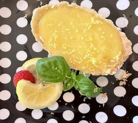 Here's a little lemon dessert that will tantalize your taste buds!