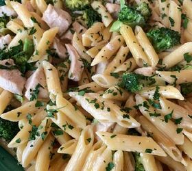 This chicken and broccoli pasta Alfredo recipe is perfect for busy nights when you&#39;re short on time