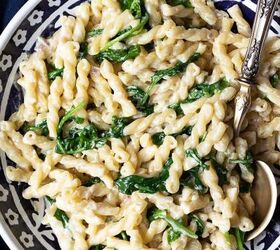 This lemony mascarpone pasta has a deliciously easy sauce that coats the pasta in creamy goodness