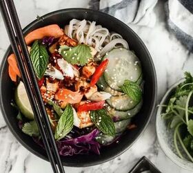 This bowl of comfort tastes crunchy & fresh and comes together super quickly