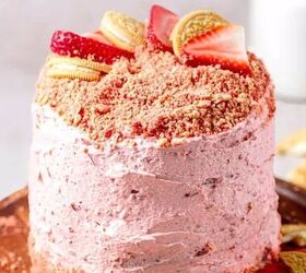 We love this simple & easy cake for its vibrant strawberry flavor & delicious crunch coating