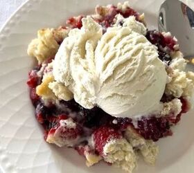 This easy berry dump cake is one last hurrah for summer (your taste buds will thank you!)