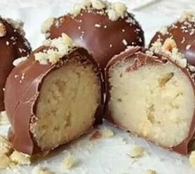 These 5-ingredient candy balls are an easy & delicious homemade Christmas gift