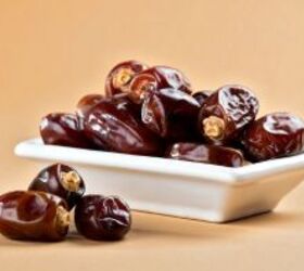 Mix dates with these 4 ingredients for one of the best snacks you could ever make (so quick & delicious!)