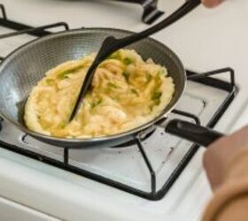 Mix scrambled eggs with THIS surprising ingredient for a dish that is delicious