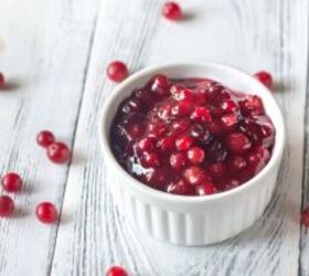 <u>Mix a 16 oz can of cranberries with these 3 ingredients for an insanely delicious dessert that basically makes itself</u>
