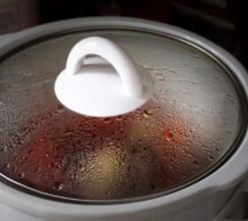 <u>Put 4 onions in a Crock-Pot for 9 hours for a delicious dinner people can't enough of!</u>