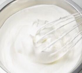 <u>Mix 1 tub of Cool Whip with THIS for a super easy, 20-minute, no-bake dessert</u>