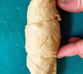 <u>Stuff Pillsbury crescent rolls with THIS for a quick & easy dish that is just genius</u>