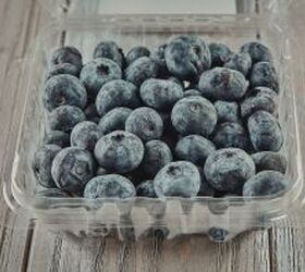 <u>Mix ¼ cup of frozen blueberries with THIS for a super easy, 10-minute dish that will change your life</u>