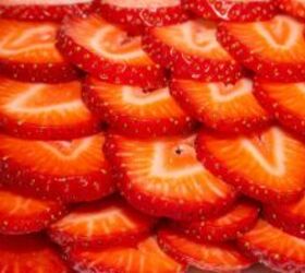 <u>Slice strawberries into thin slices—then do THIS for a GORGEOUS, 15-minute, no-bake dessert (so easy!)</u>